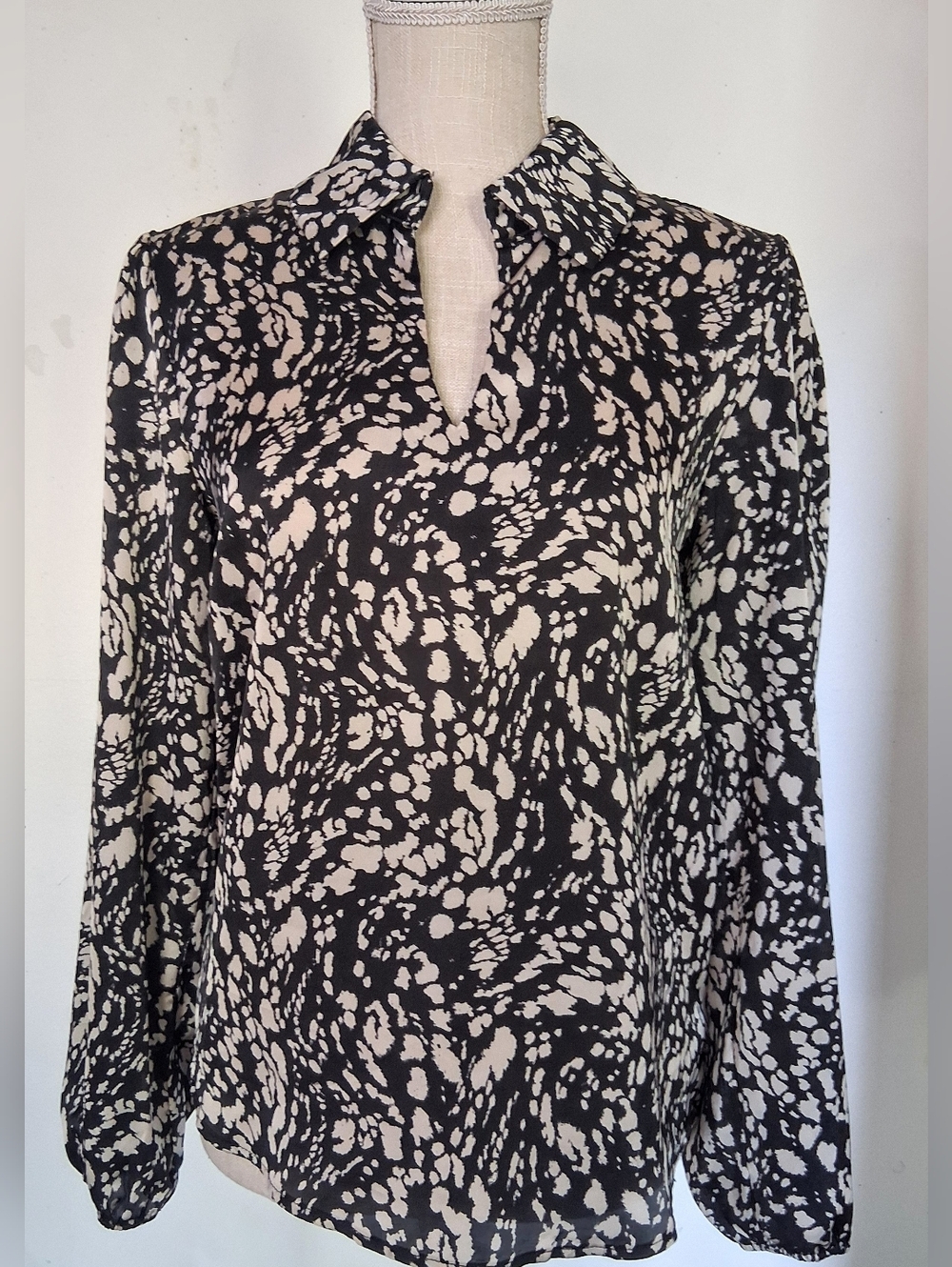 Vintage, Like New, Black & White Blouse, Satin Texture, Timeless - CoTilCo